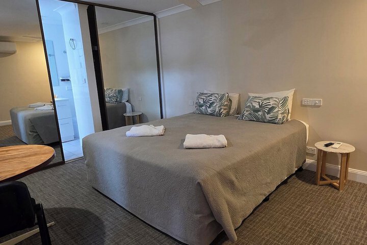Room 11 of 18