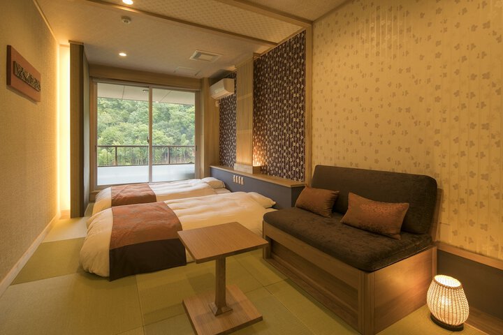 Room 16 of 53