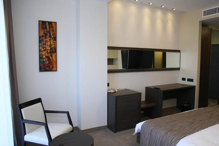 Room 16 of 43