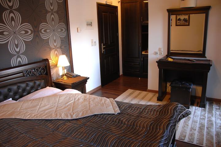 Room 8 of 53