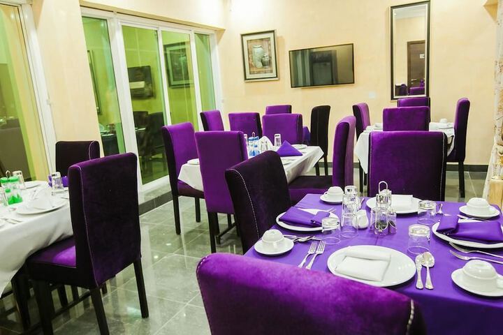 Dining 18 of 24