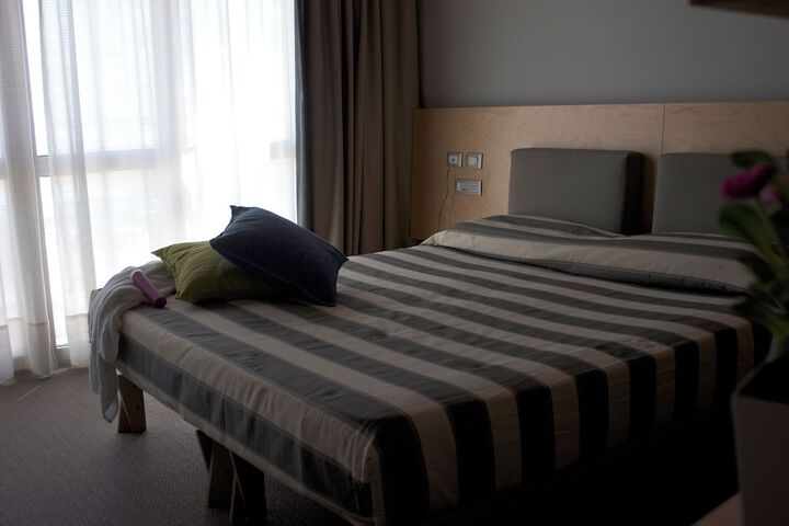 Room 27 of 90