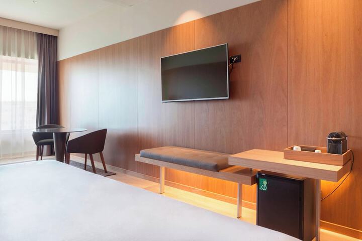 Room 34 of 124