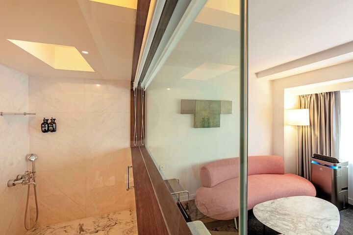 Room 47 of 93