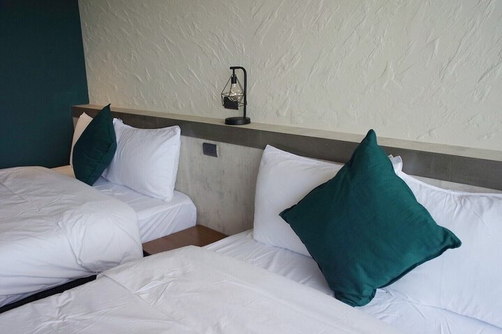 Room 6 of 32