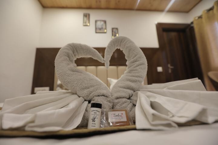 Room 14 of 98