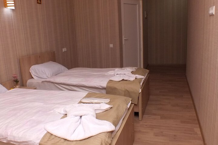 Room 6 of 33