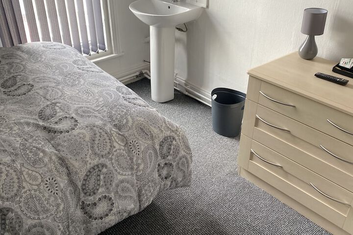 Room 5 of 32