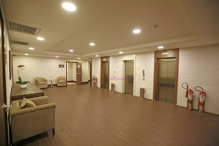 Ballroom/Hall 70 of 86