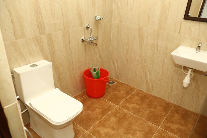 Room 5 of 8