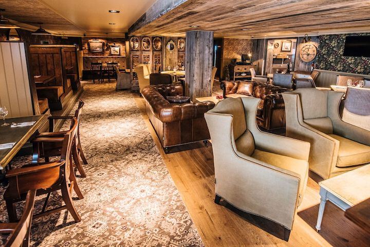 Lounge 58 of 66