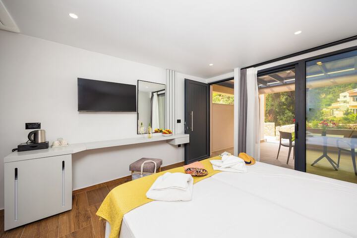 Room 8 of 35