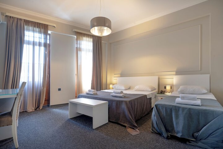 Room 16 of 77