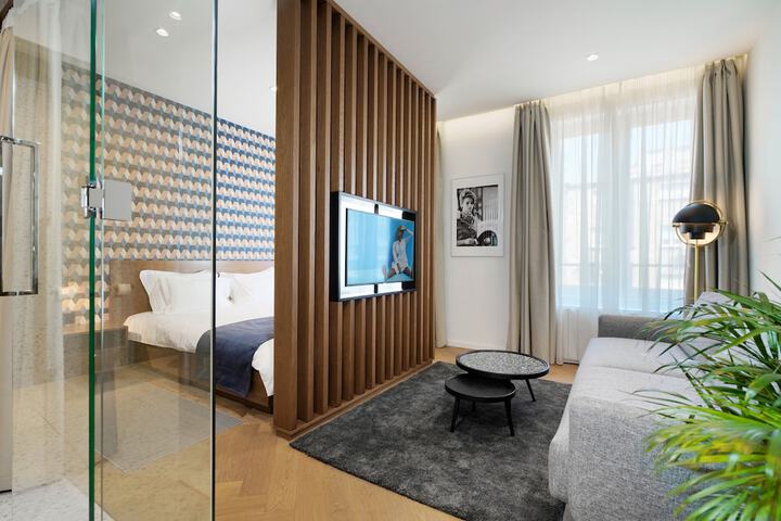 Room 10 of 45
