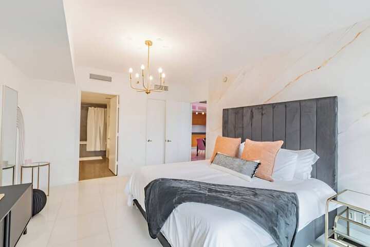 Room 3 of 110