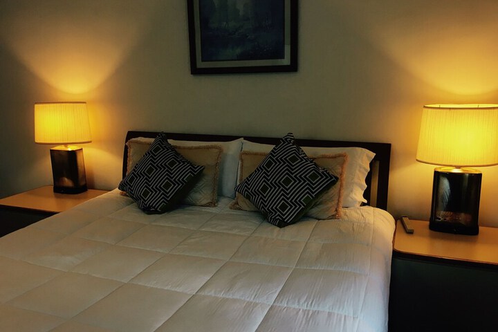 Room 102 of 246