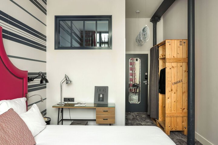 Room 9 of 78