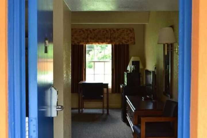 Room 24 of 37