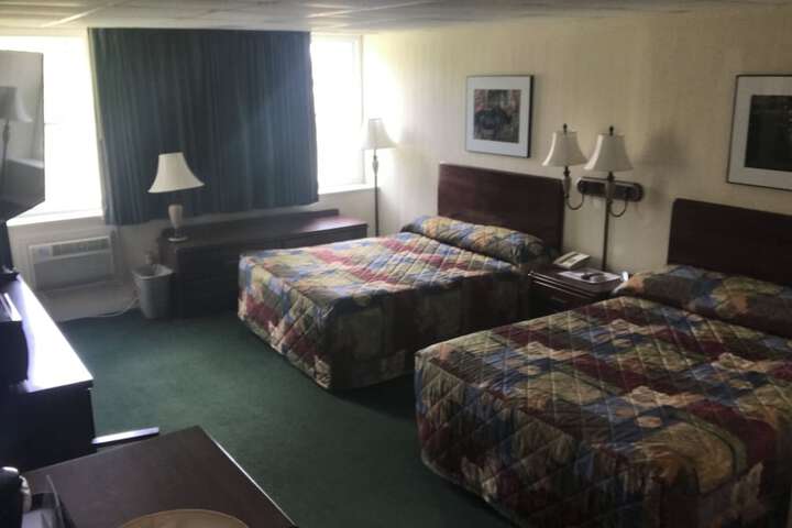 Room 25 of 39