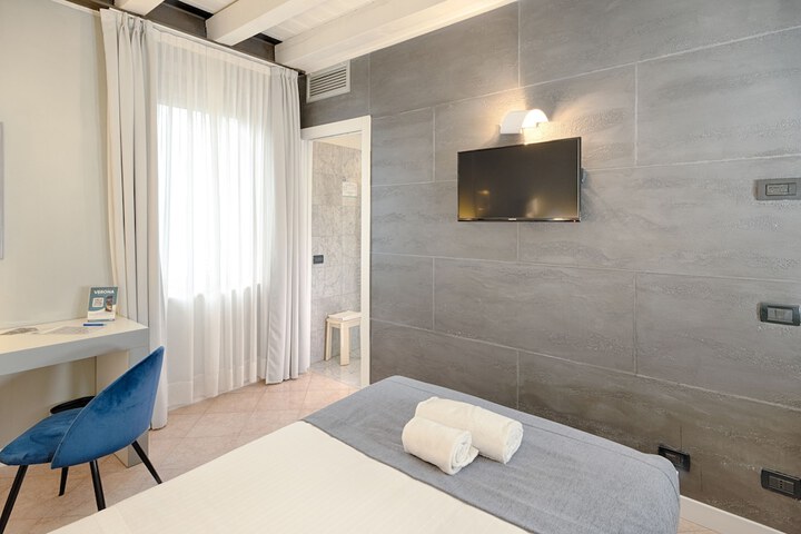 Room 46 of 122