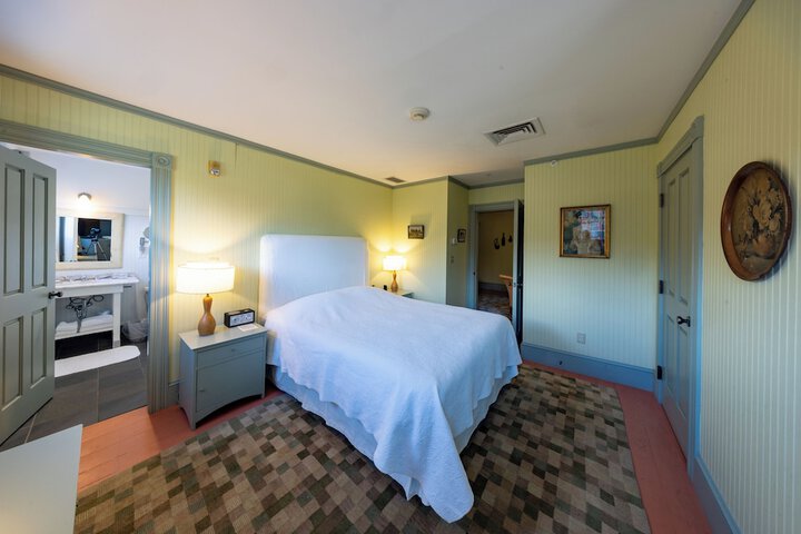 Room 33 of 89
