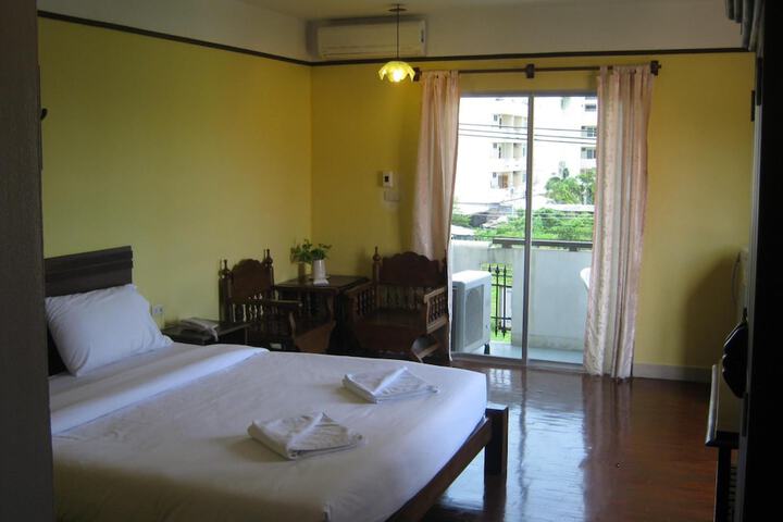 Room 9 of 32