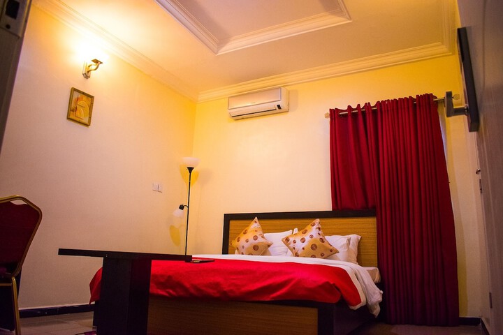 Room 25 of 68