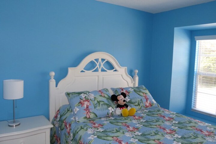 Room 4 of 14