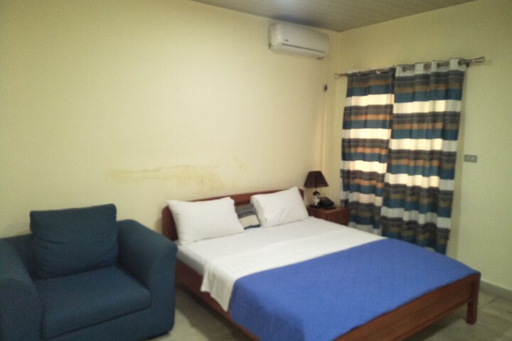 Room 5 of 18