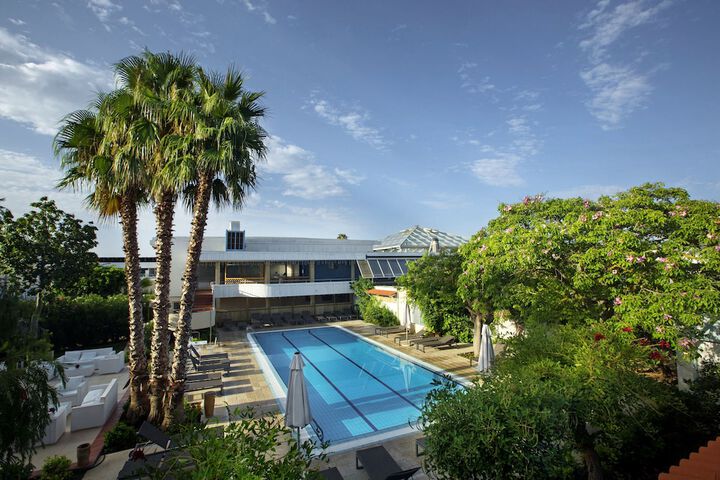Hotel Pool