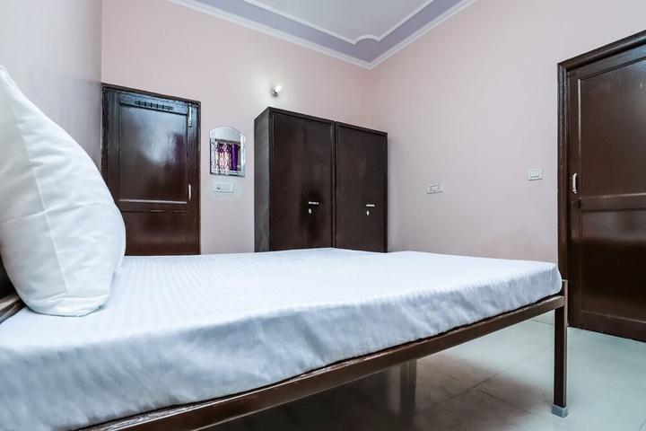 Room 2 of 11
