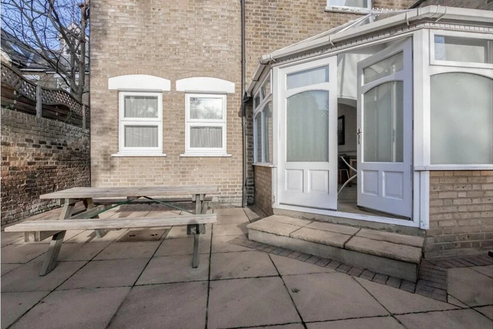 2 Bedroom in Kew Gardens - Clarendon Garden
