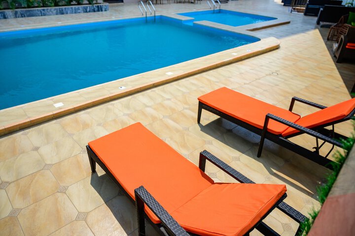 Pool 70 of 166