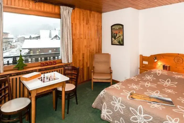 Room 3 of 9