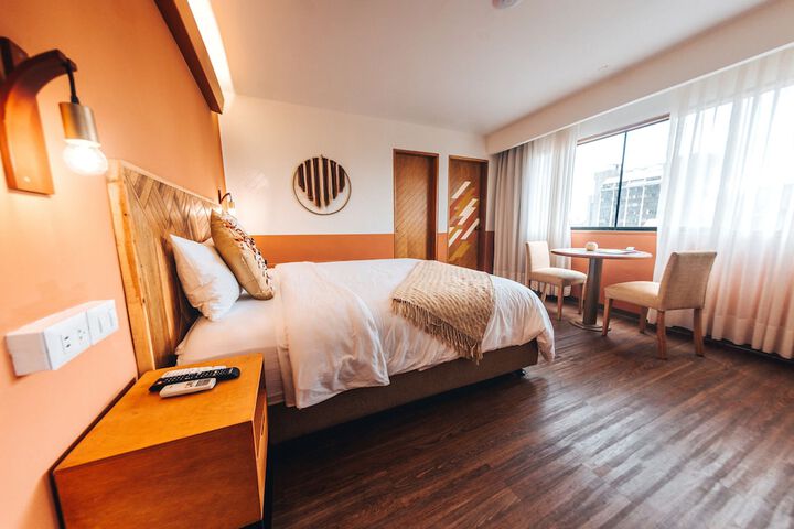 Room 10 of 38