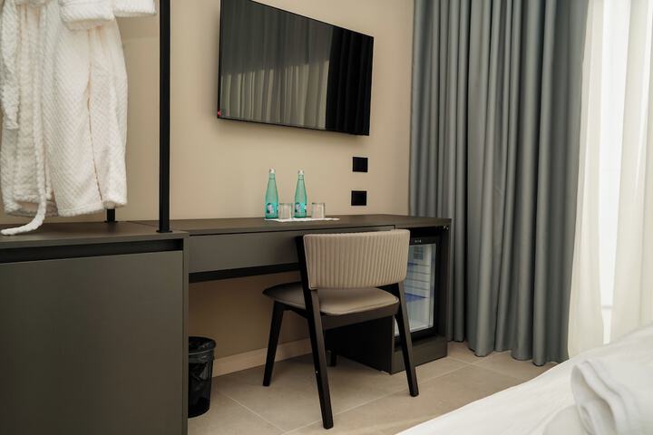 Room 43 of 177