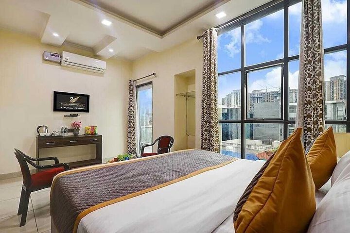 Room 7 of 14