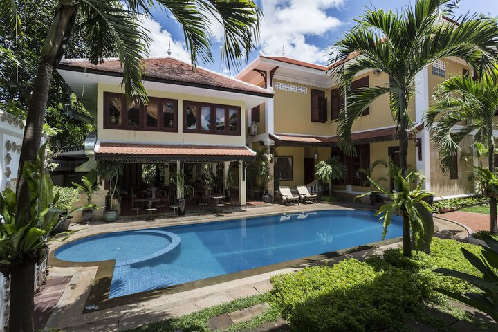 Hotel with Pool