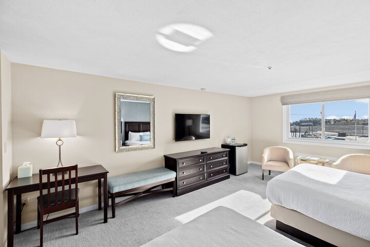 Room 13 of 32