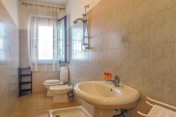 Room 7 of 13