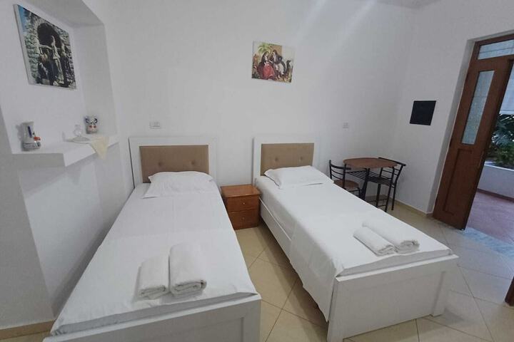 Room 14 of 65