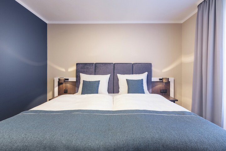 Room 10 of 80