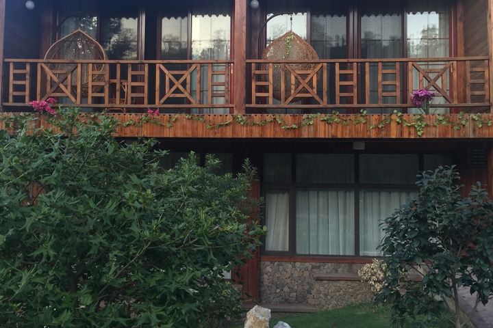 Xipan Nongzhuang Shuiyunjian