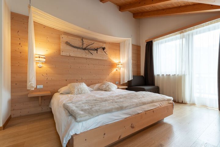 Room 2 of 38
