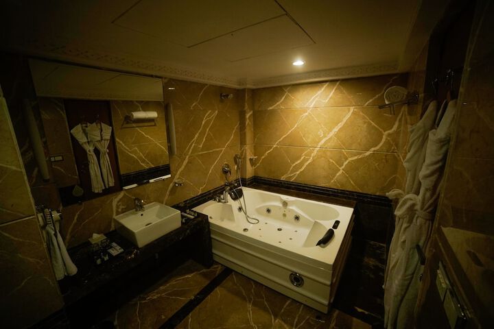 Room 46 of 124