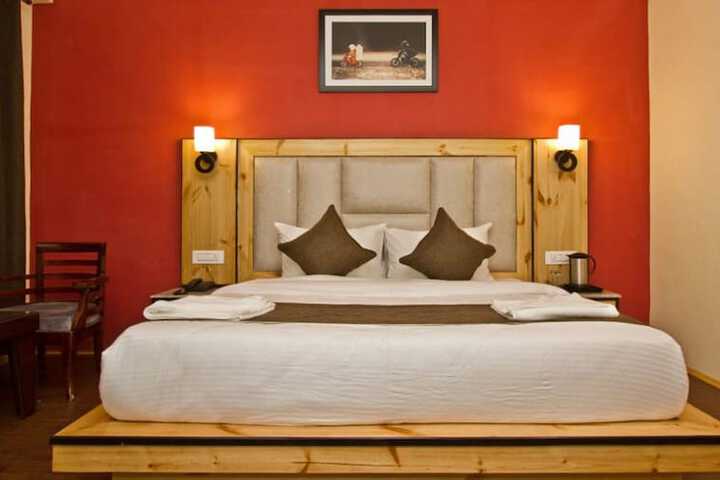 Room 4 of 16