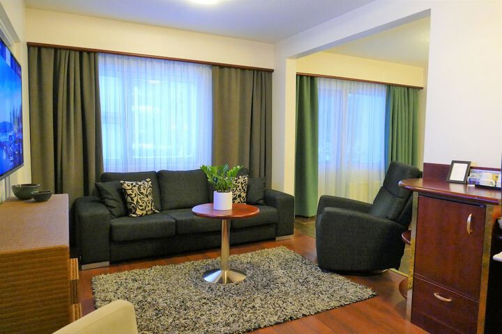 Room 18 of 48