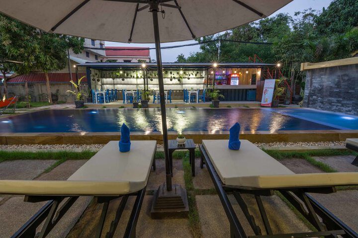 Pool 33 of 44