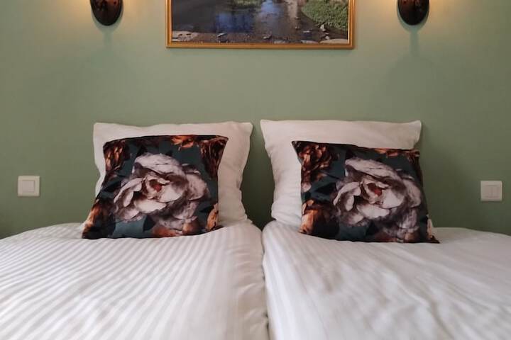 Room 8 of 23