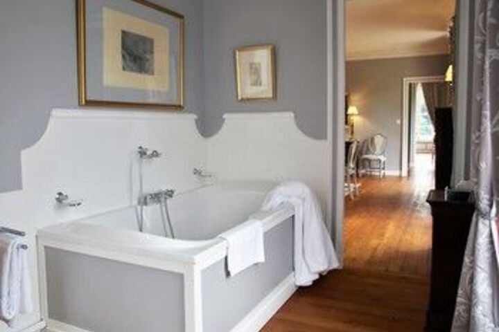 Room 4 of 65